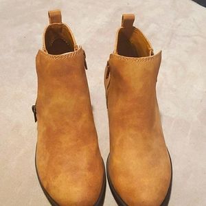 Lucky brand girl boots size 2